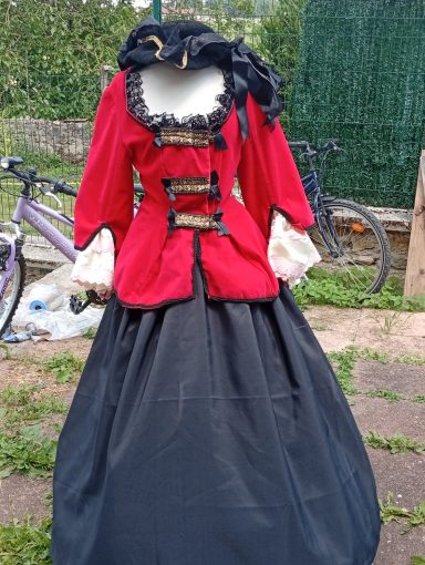 Marquise rouge et noir